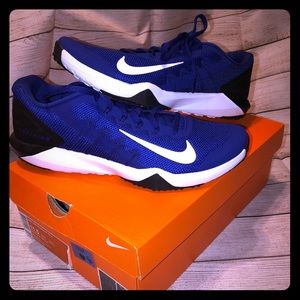 Mens Nike retaliation 11.5